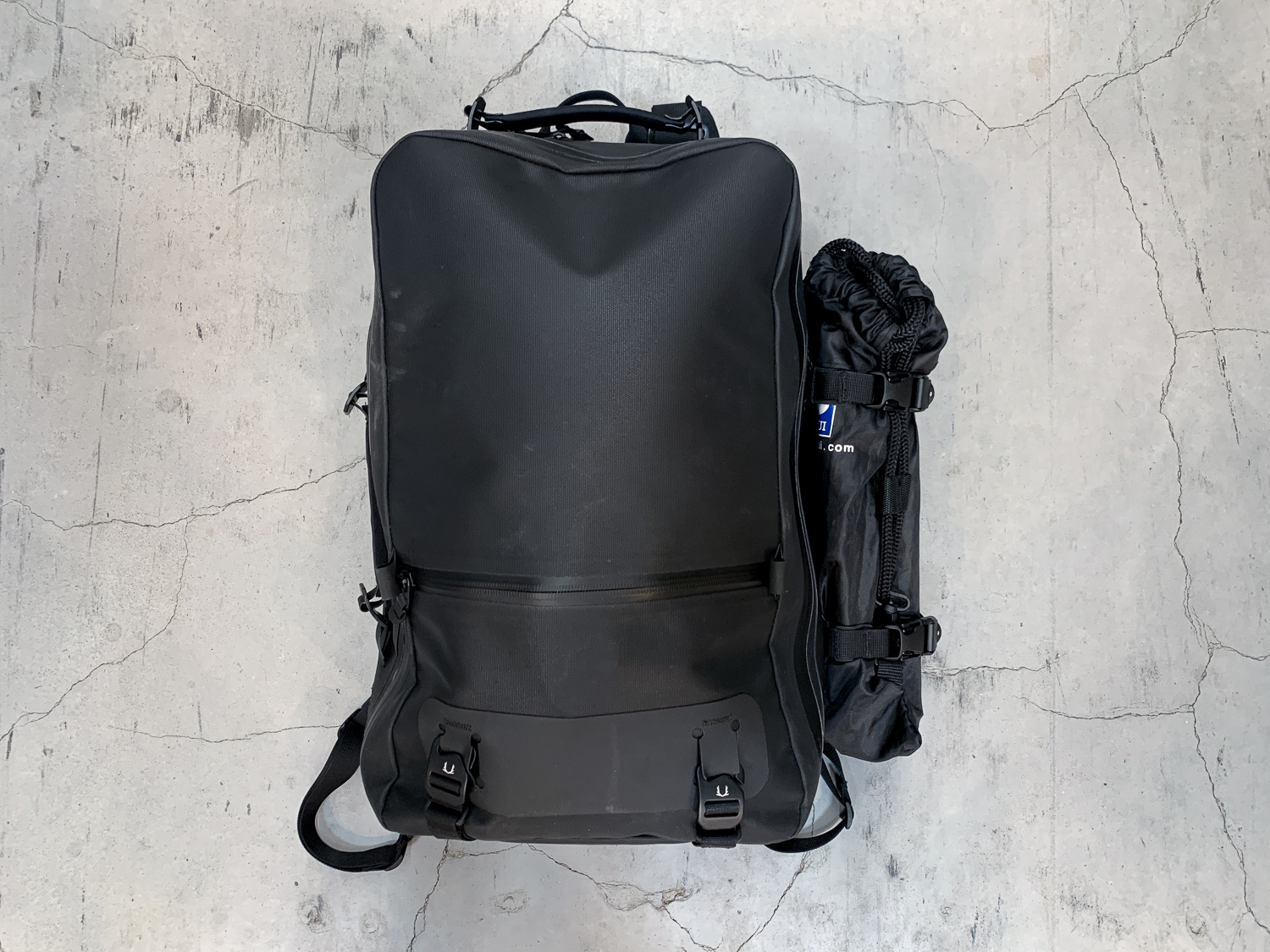 This black minimalist backpack will give unforgettable first impressions.